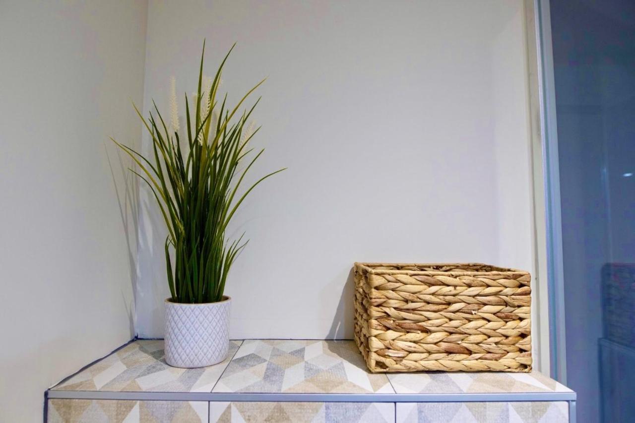 Tiny Stud Apartment โป ภายนอก รูปภาพ