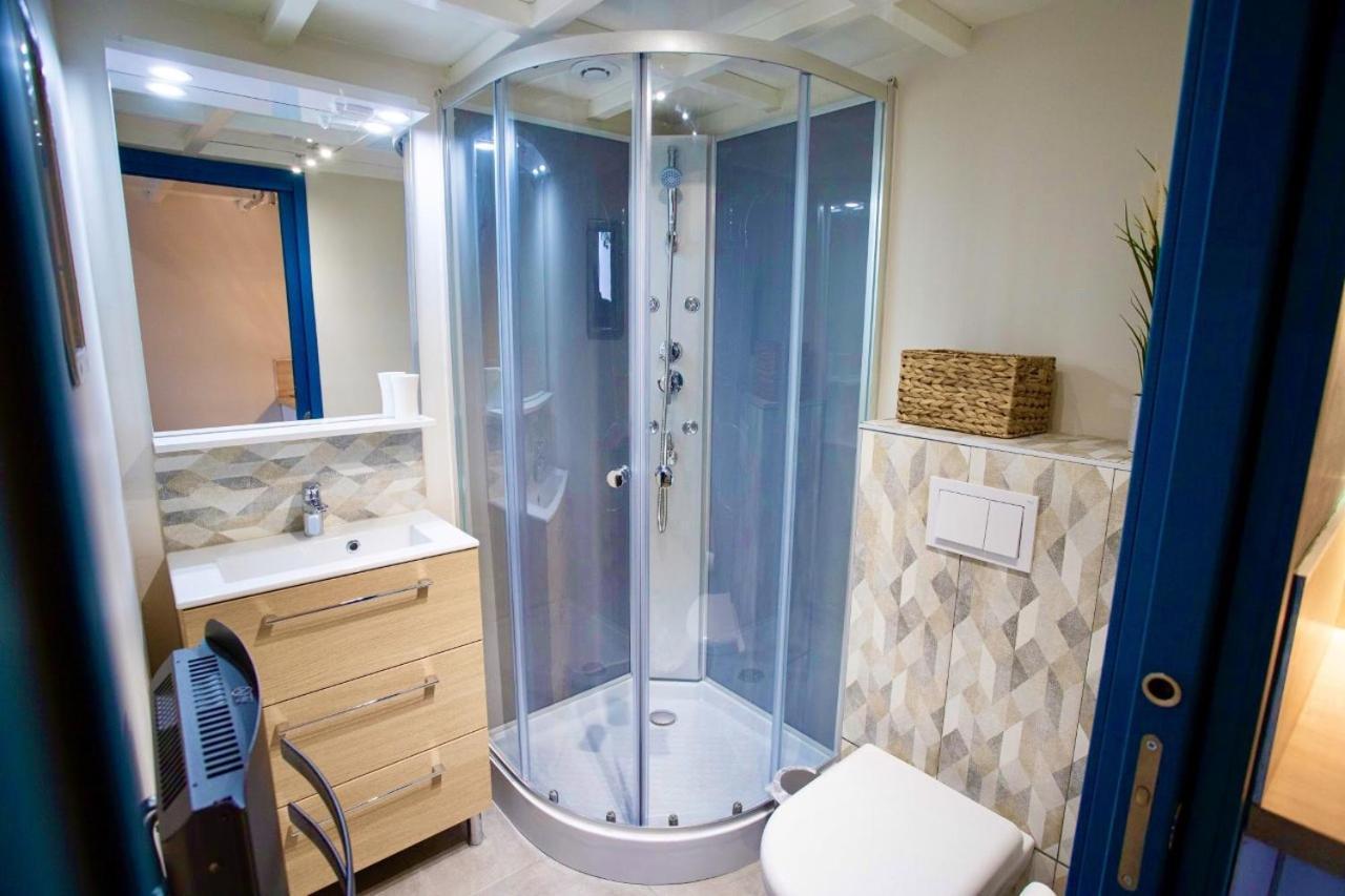 Tiny Stud Apartment โป ภายนอก รูปภาพ